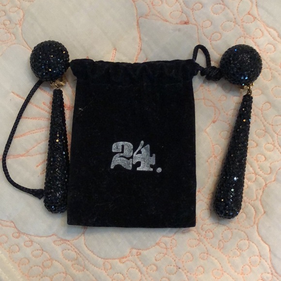 🎉24. Collection Crystal encrusted button Clip back long dangling earrings + bag - Picture 2 of 8